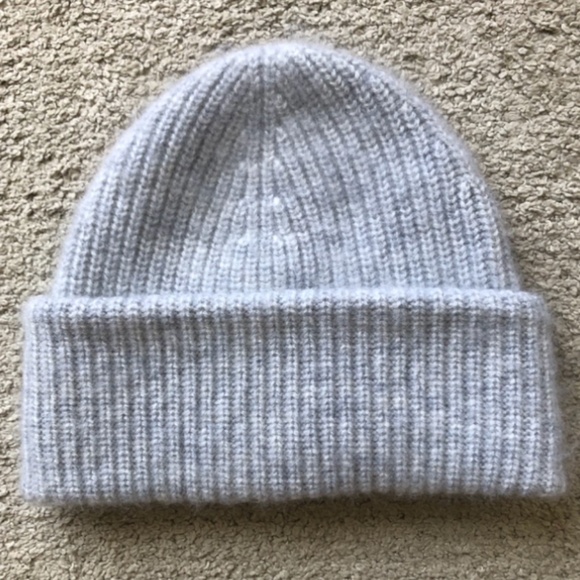 Aritzia/ Babaton Cashmere blend Cuffed Beanie.NWOT. - Picture 1 of 2